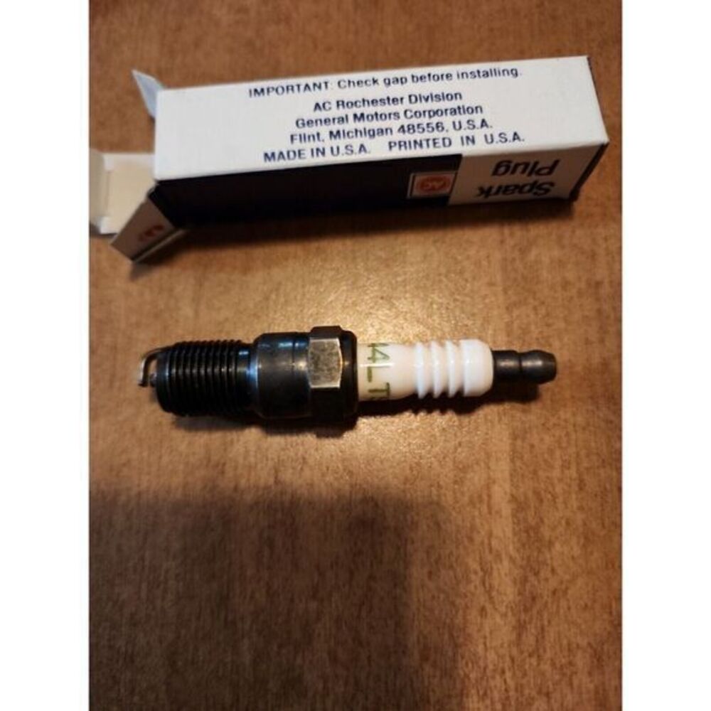 vintage AC spark plug R44LTS with Box - Picture 4 of 6